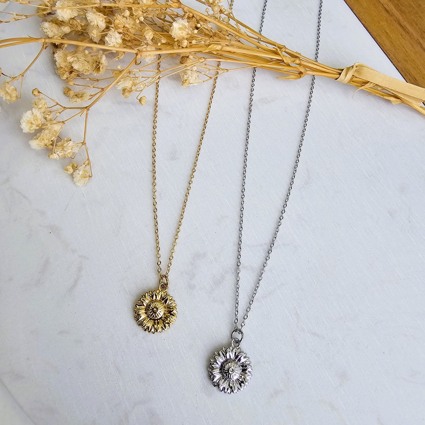 Necklace - DAISY