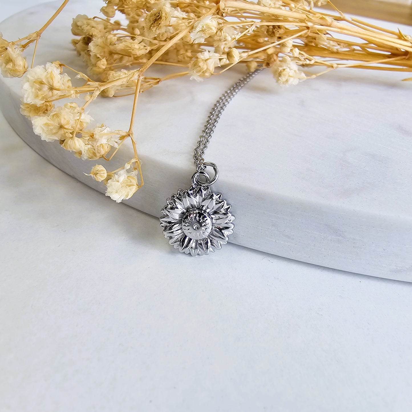 Necklace - DAISY