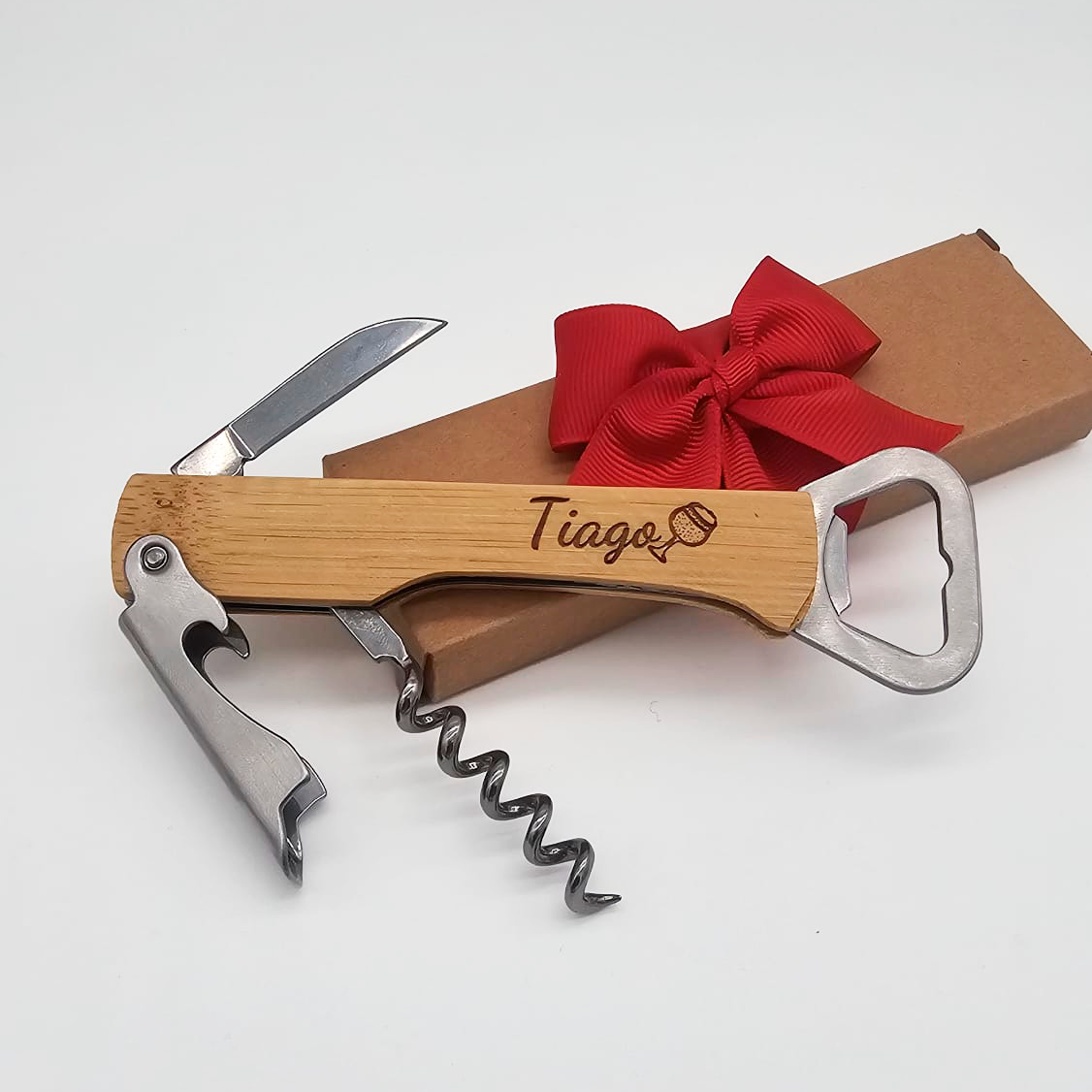 Saca-rolhas de bamboo personalizado com gravação a laser, modelo premium ecológico com caixa de oferta com laço vermelho