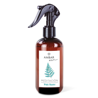 Spray multiusos próprio para tecidos. Aromatiza e perfuma o ambiente. Aroma Pau Santo.