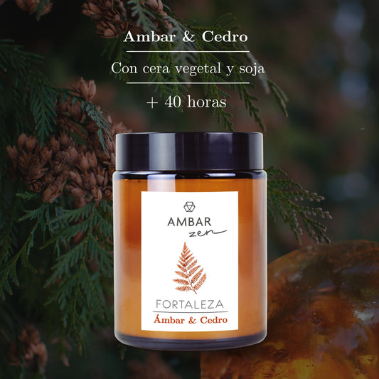 Vela da marca ambar zen no aroma ambar e cedro. Vela em copo de vidro com tampa